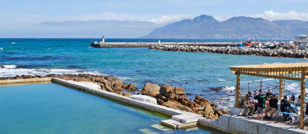 55 On Main Guesthouse And Spa Fish Hoek Exterior foto